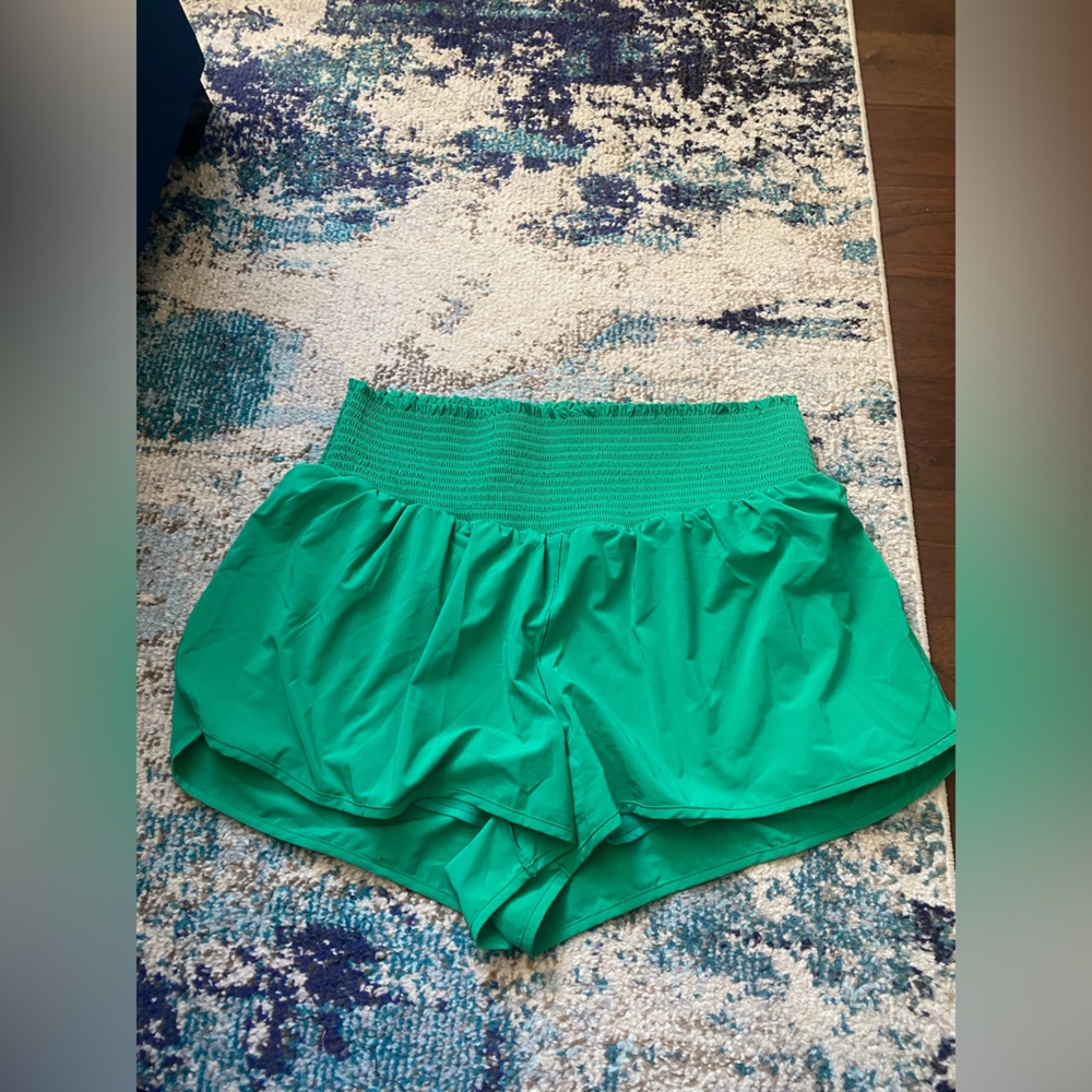 OFFLINE BY AERIE REAL ME SMOCKED RUNNING SHORT - Women - Size XXL - green
